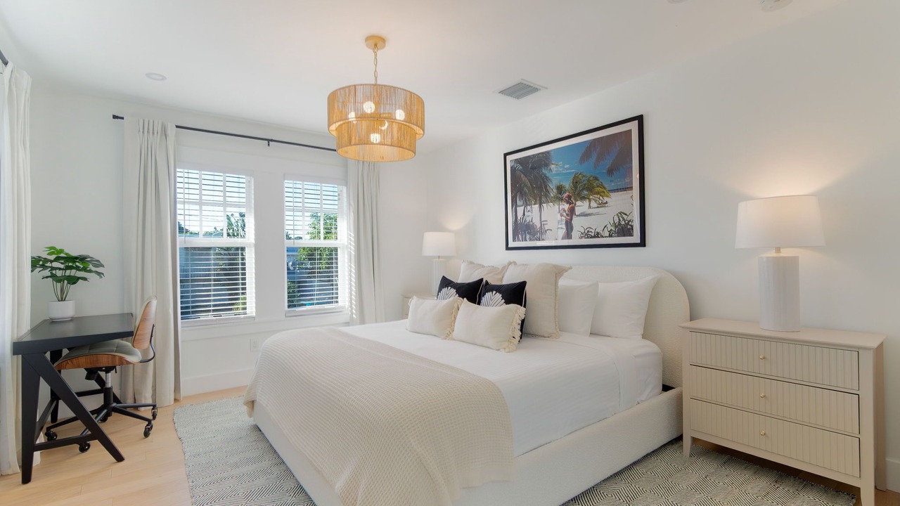 Photo of Bedroom in Old Northwood Historic District