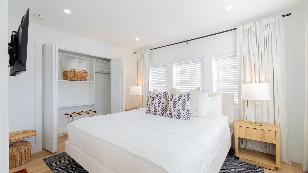 Photo of Bedroom in Old Northwood Historic District
