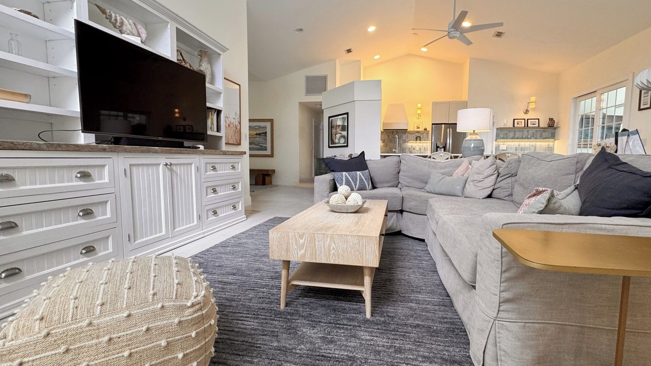 Photo of Livingroom in Crown Pointe