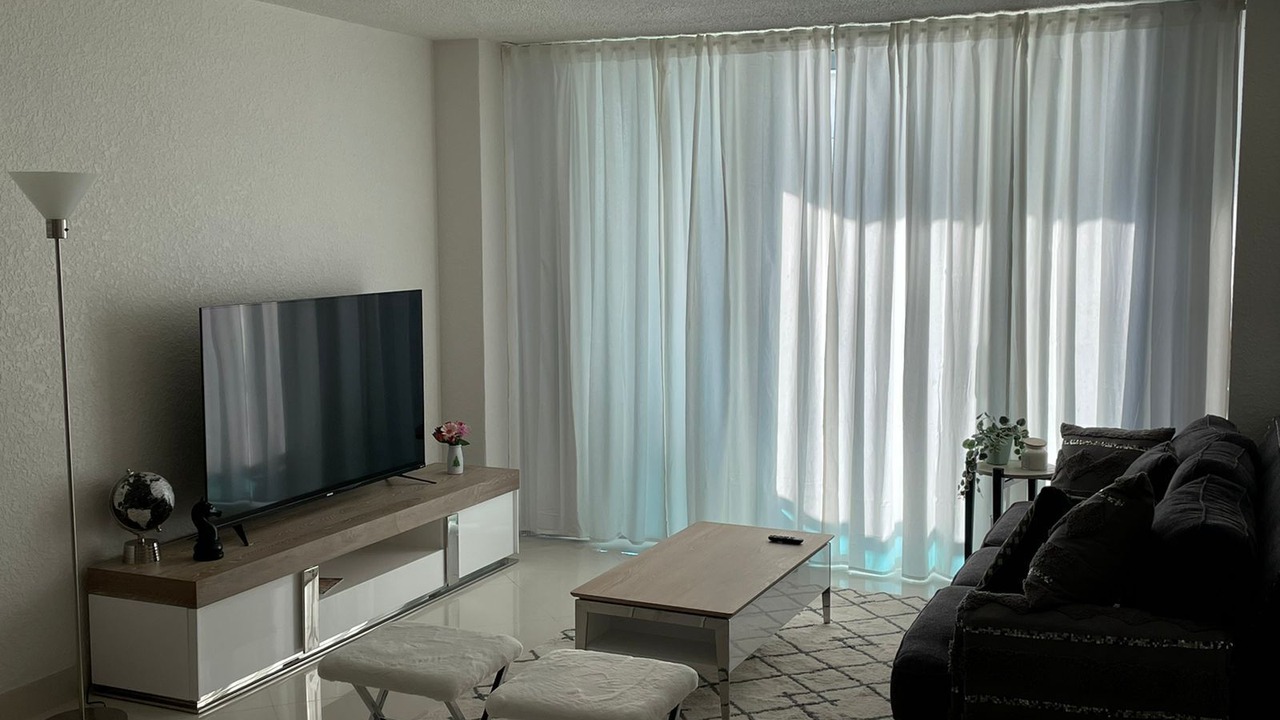 Photo of Livingroom in Hollywood South Central Beach