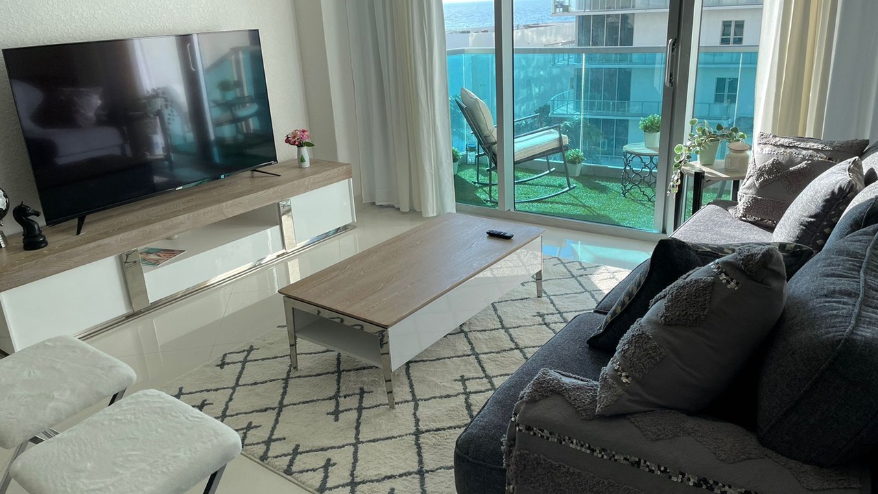 Photo of Livingroom in Hollywood South Central Beach