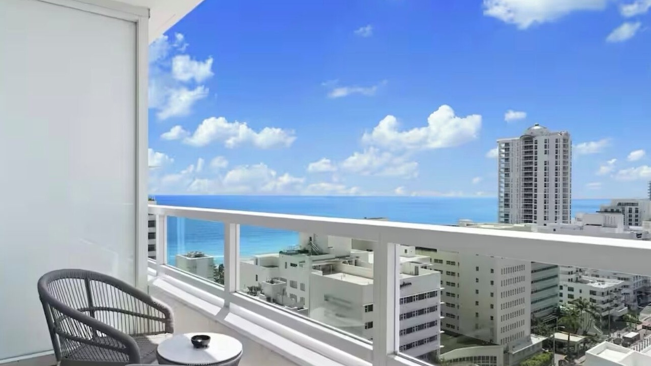 Photo of Patio Balcony in Mid Beach