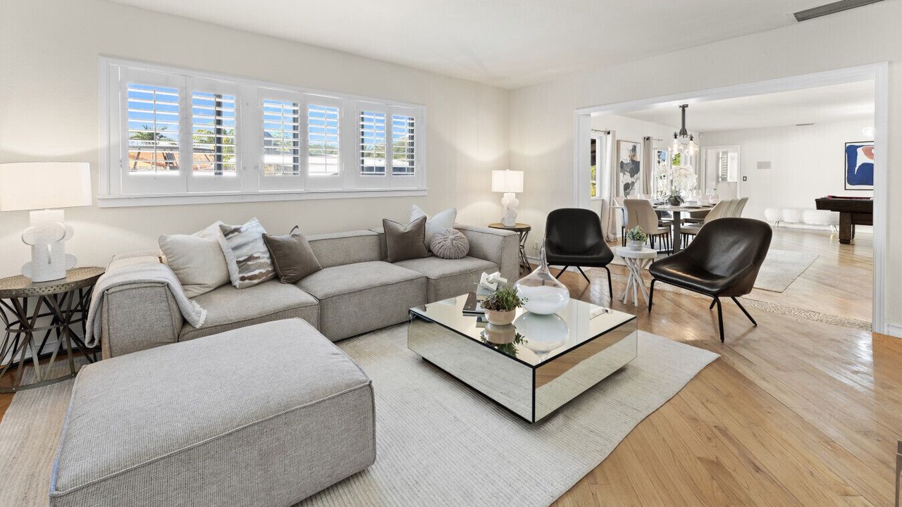 Photo of Livingroom in Central Corals