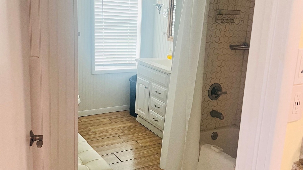 Photo of Bathroom in Eastpoint