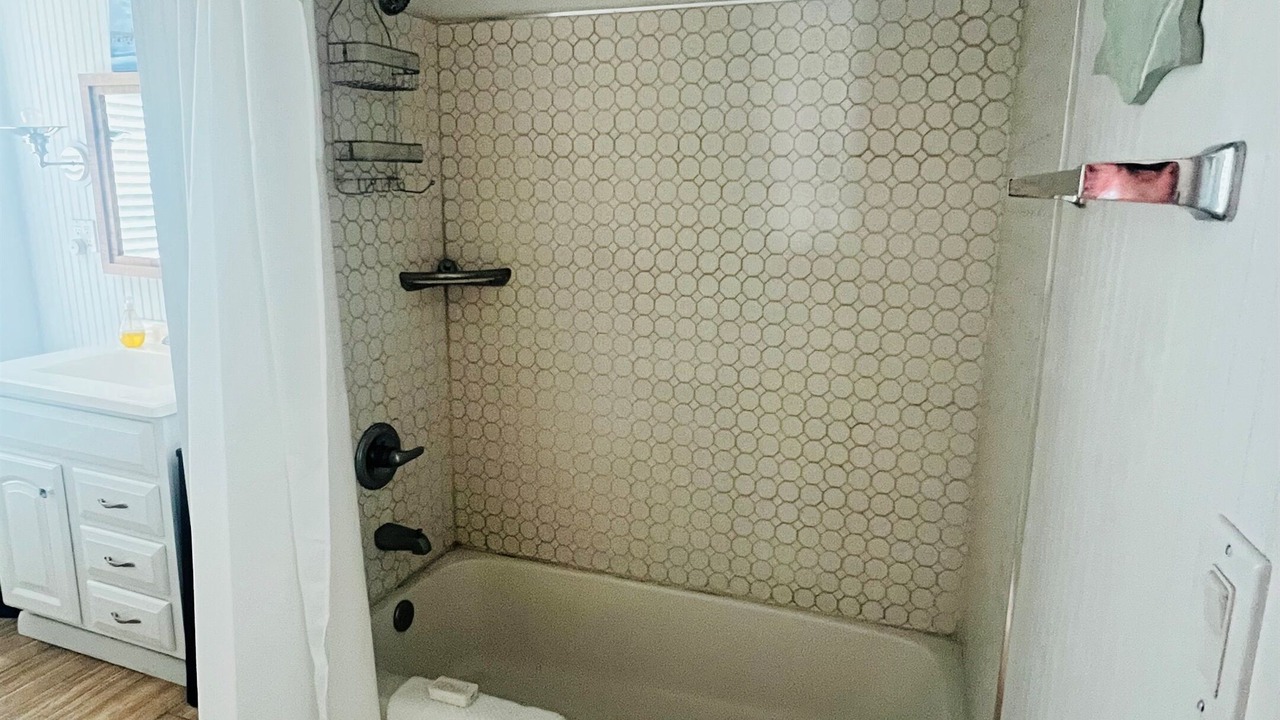 Photo of Bathroom in Eastpoint
