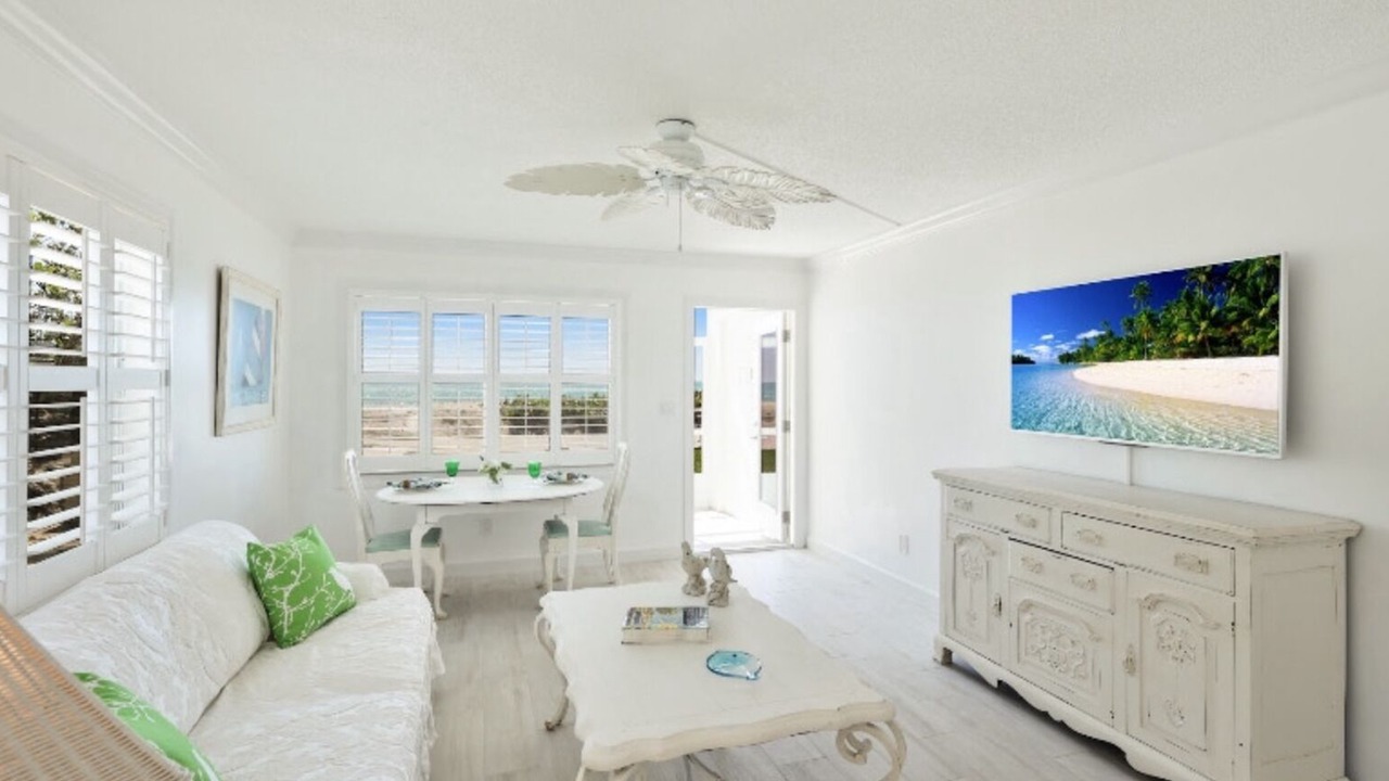 Photo of Livingroom in Whitney Beach