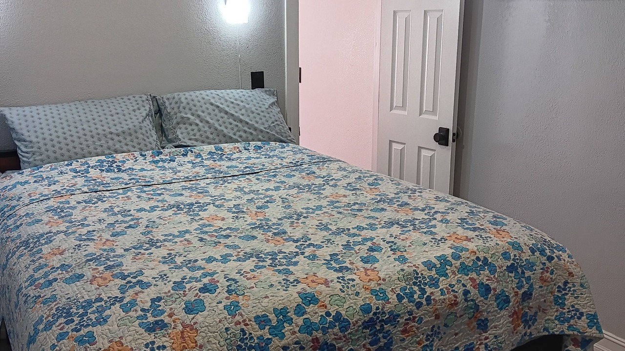 Photo of Bedroom in Pinecrest West Park