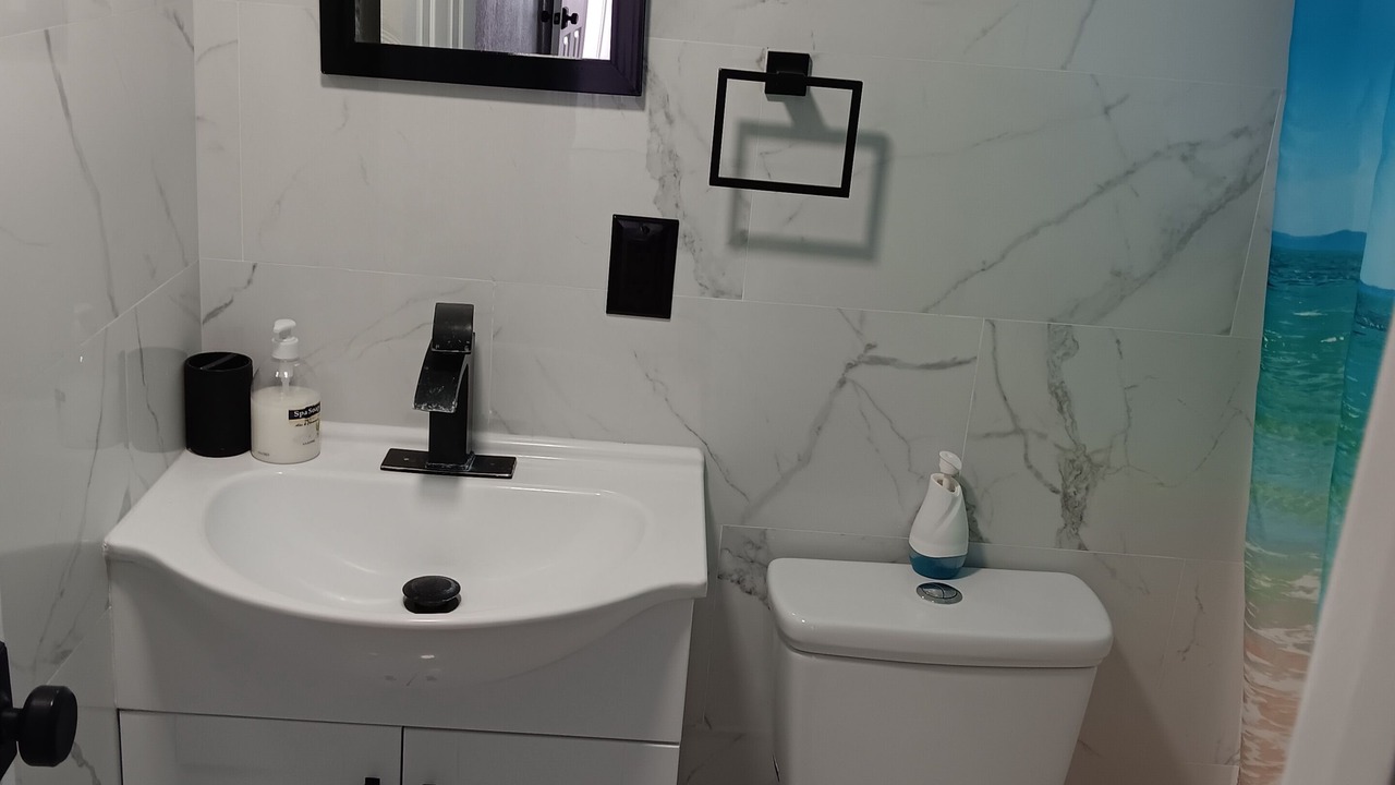 Photo of Bathroom in Pinecrest West Park
