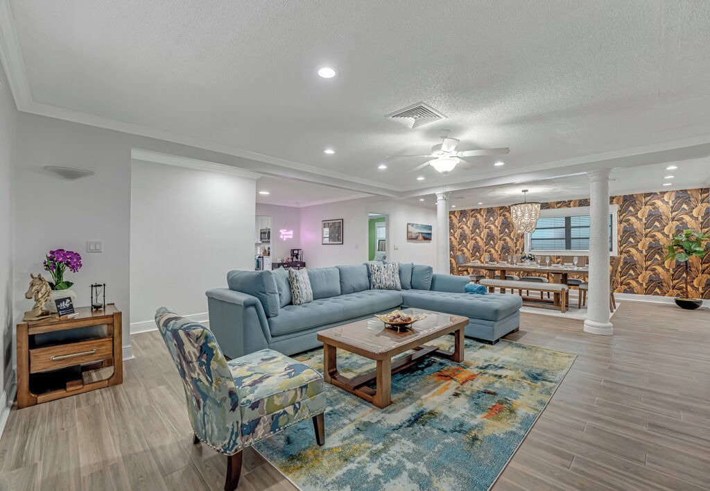 Photo of Livingroom in Parrot Cove