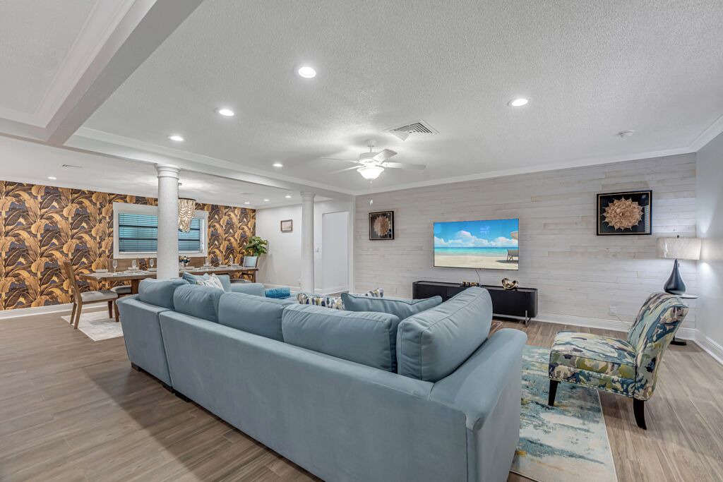 Photo of Livingroom in Parrot Cove