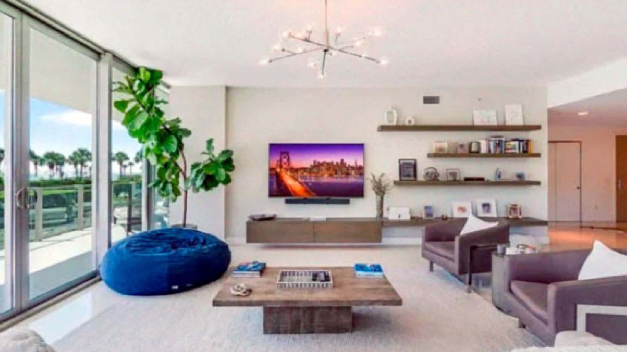 Photo of Livingroom in Key Biscayne