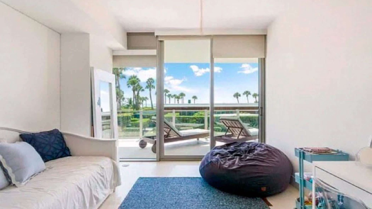Photo of Livingroom in Key Biscayne