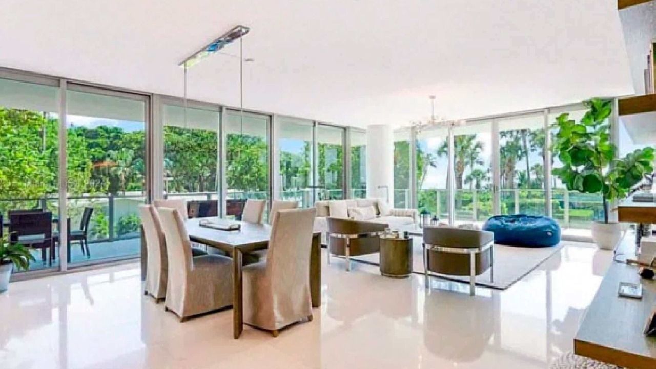 Photo of Livingroom in Key Biscayne