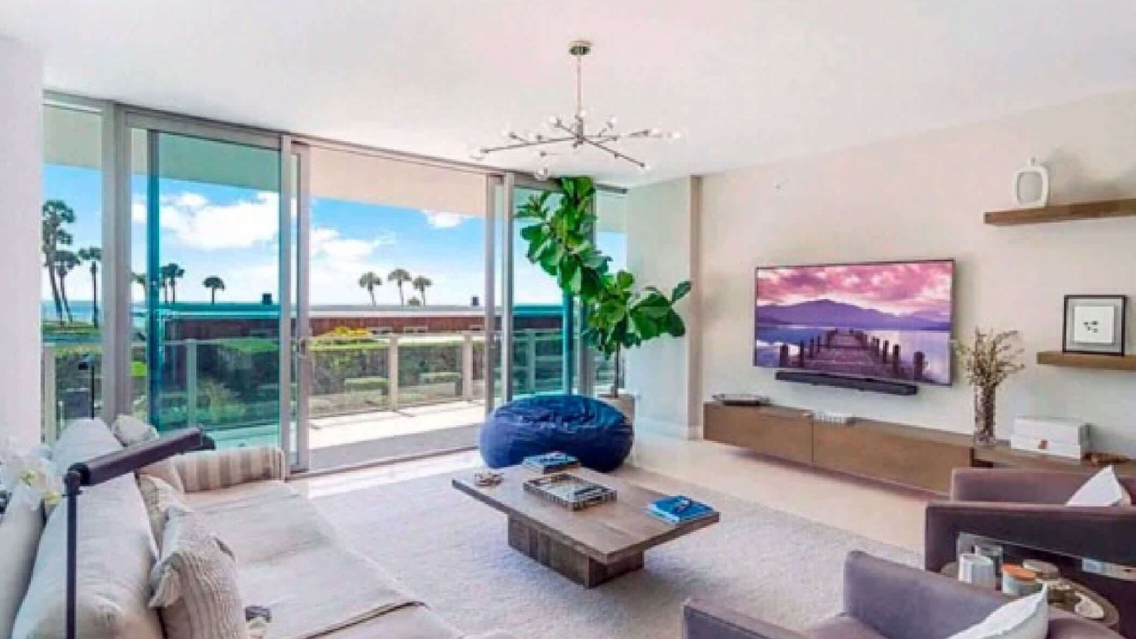 Photo of Livingroom in Key Biscayne