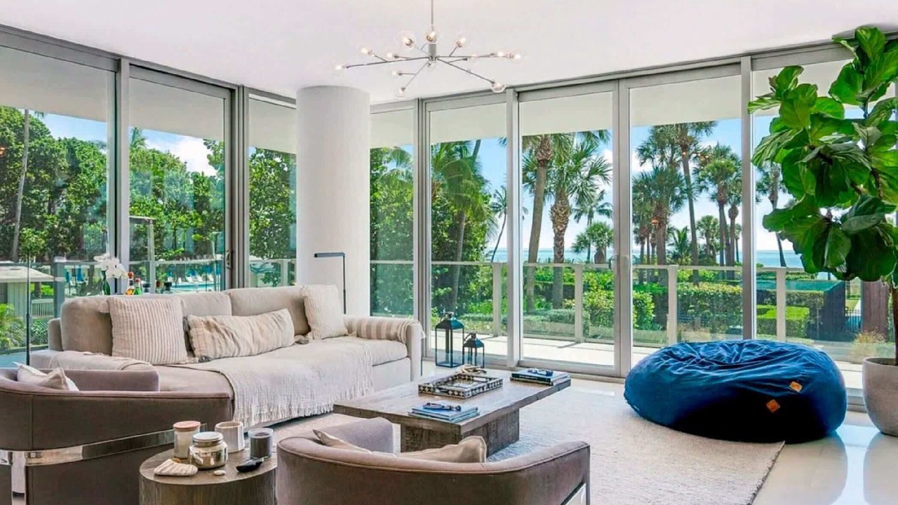 Photo of Livingroom in Key Biscayne