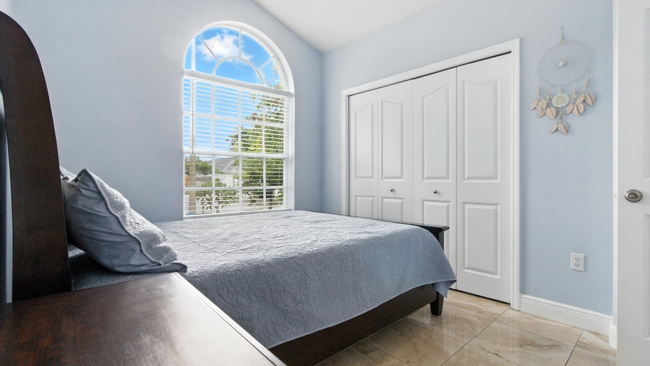 Photo of Bedroom in Town 'n' Country