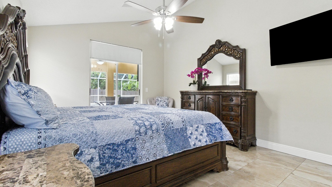 Photo of Bedroom in Town 'n' Country