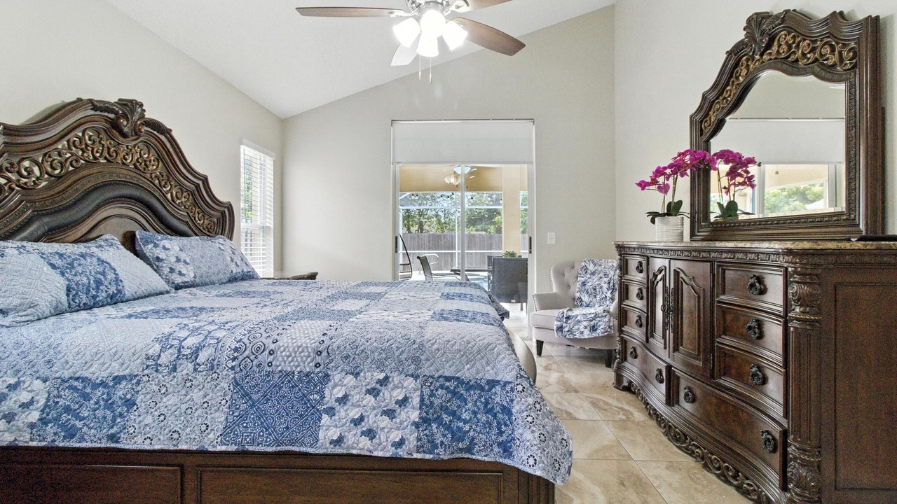 Photo of Bedroom in Town 'n' Country