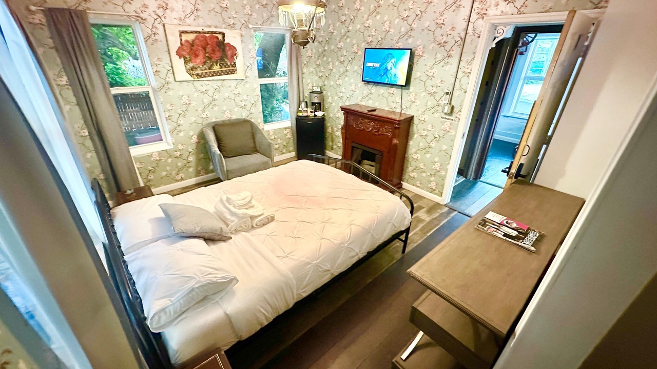 Photo of Bedroom in Midtown