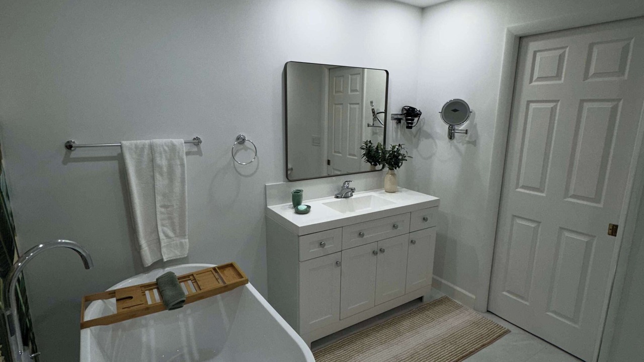 Photo of Bathroom in Caloosahatchee