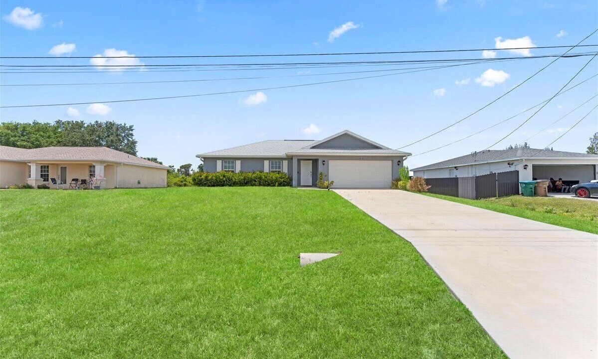 Photo of Outdoor in Jacarandas