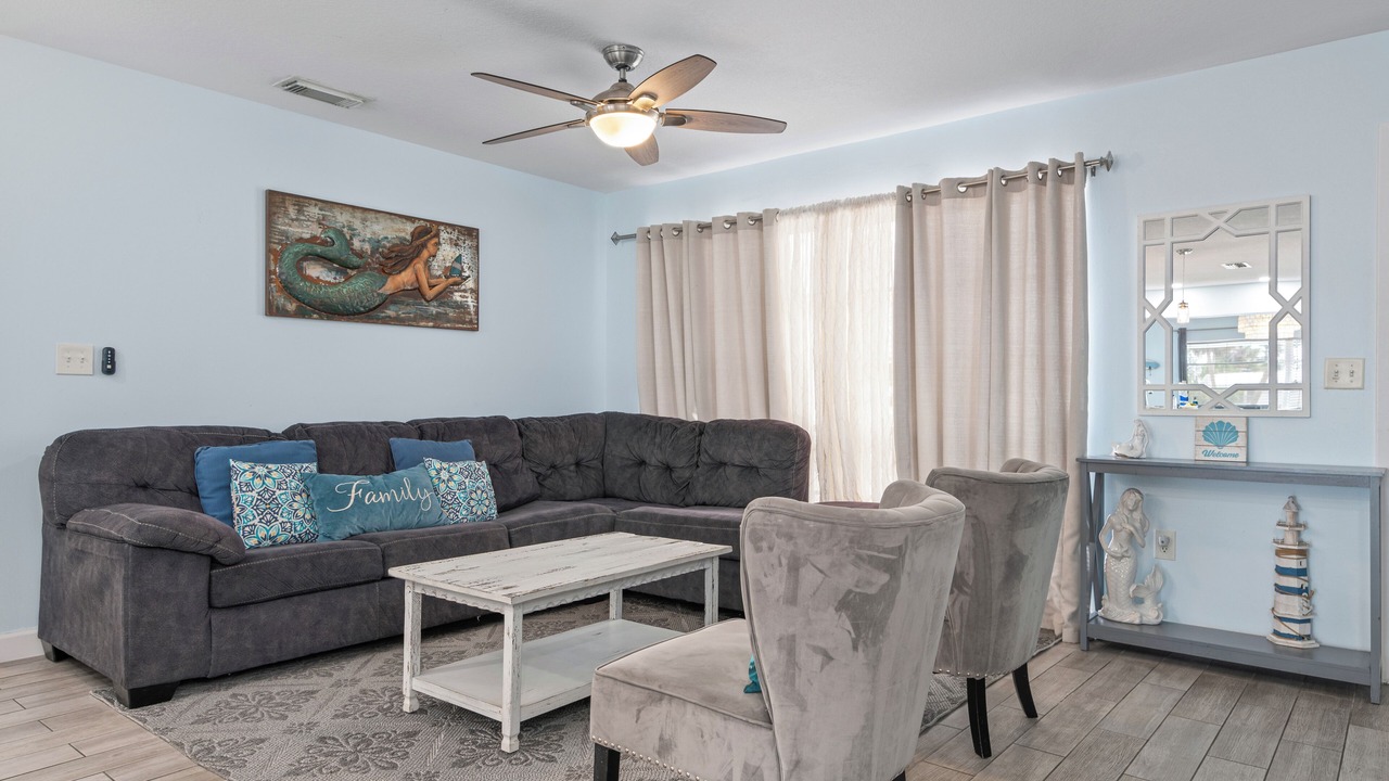 Photo of Livingroom in Whitney Beach