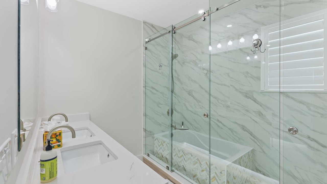 Photo of Bathroom in Marathon