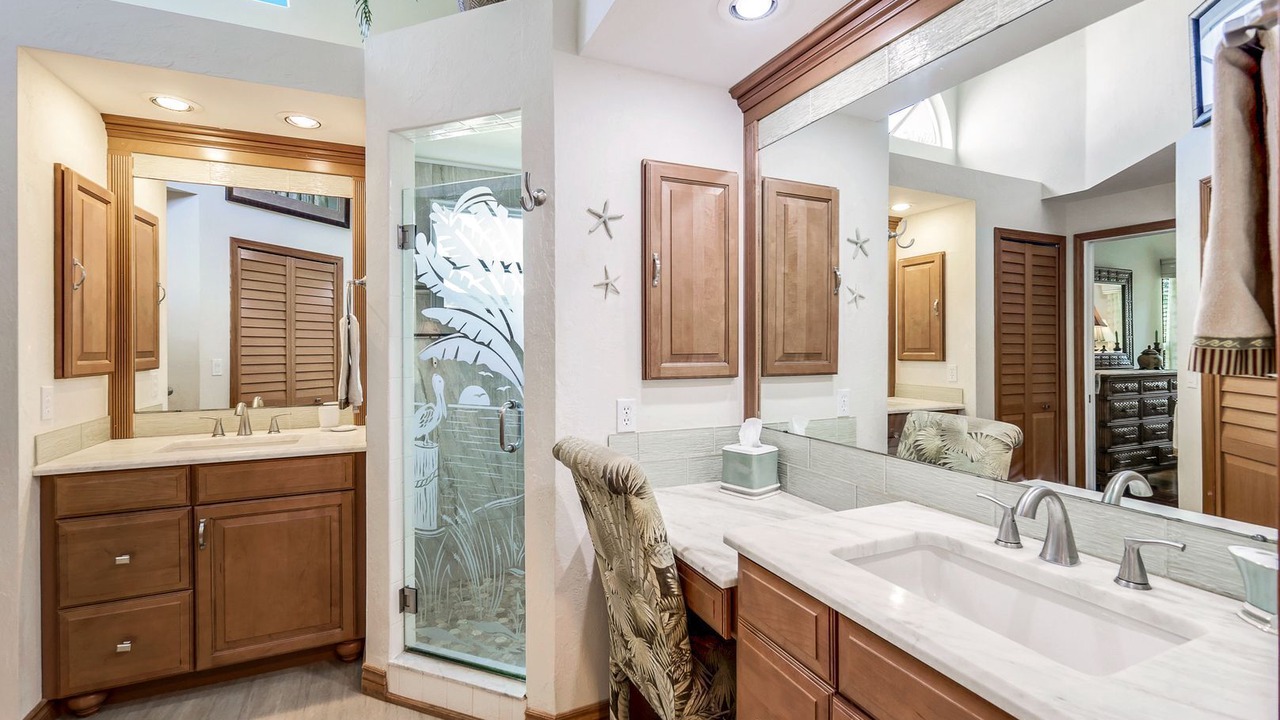 Photo of Bathroom in Mid Island
