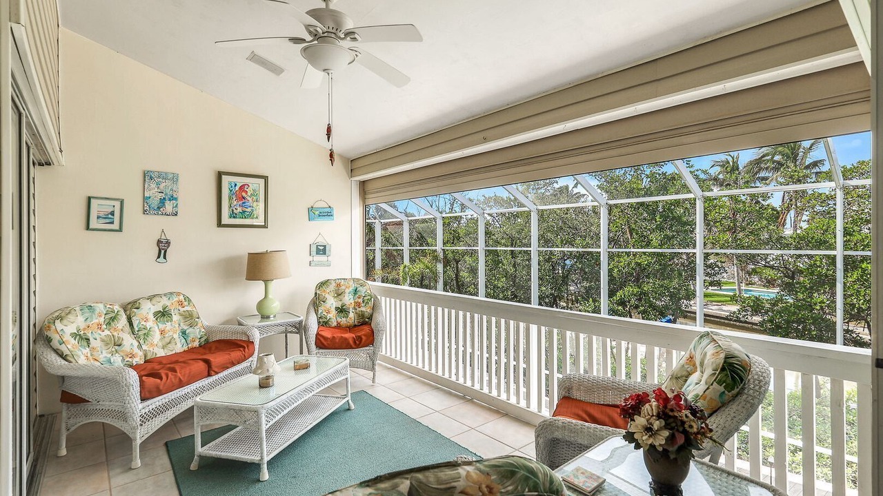 Photo of Livingroom in Mid Island