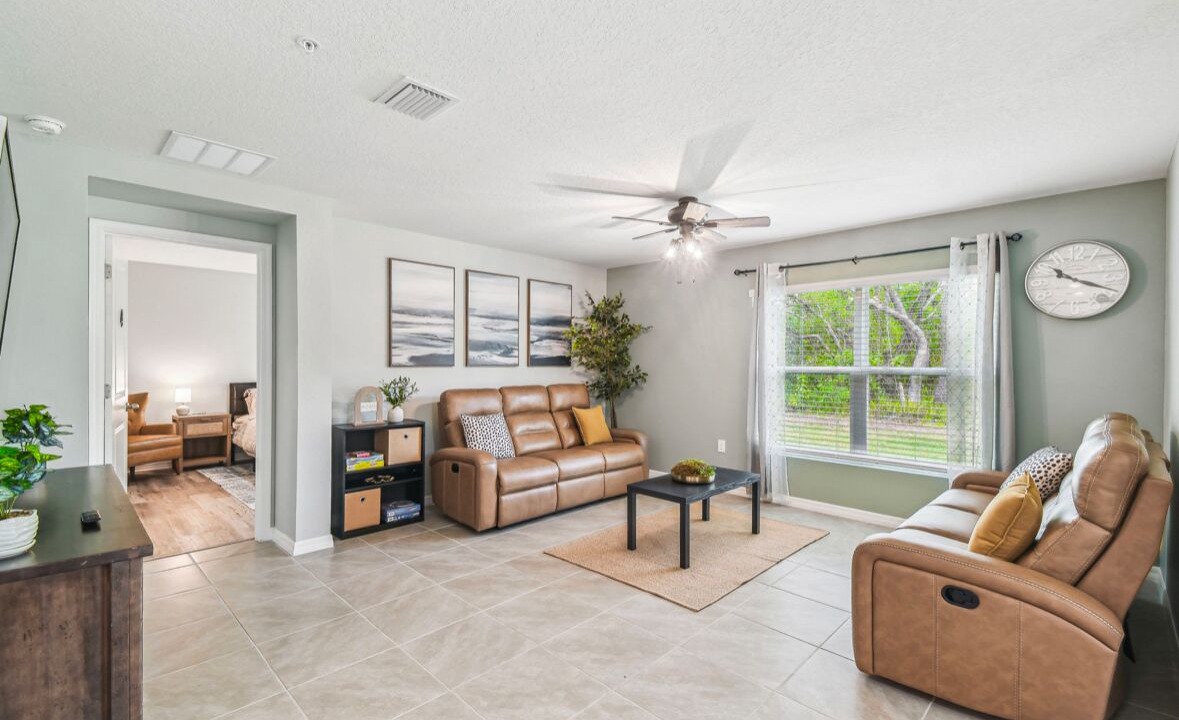 Photo of Livingroom in Forest Oaks