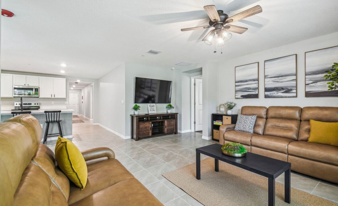Photo of Livingroom in Forest Oaks