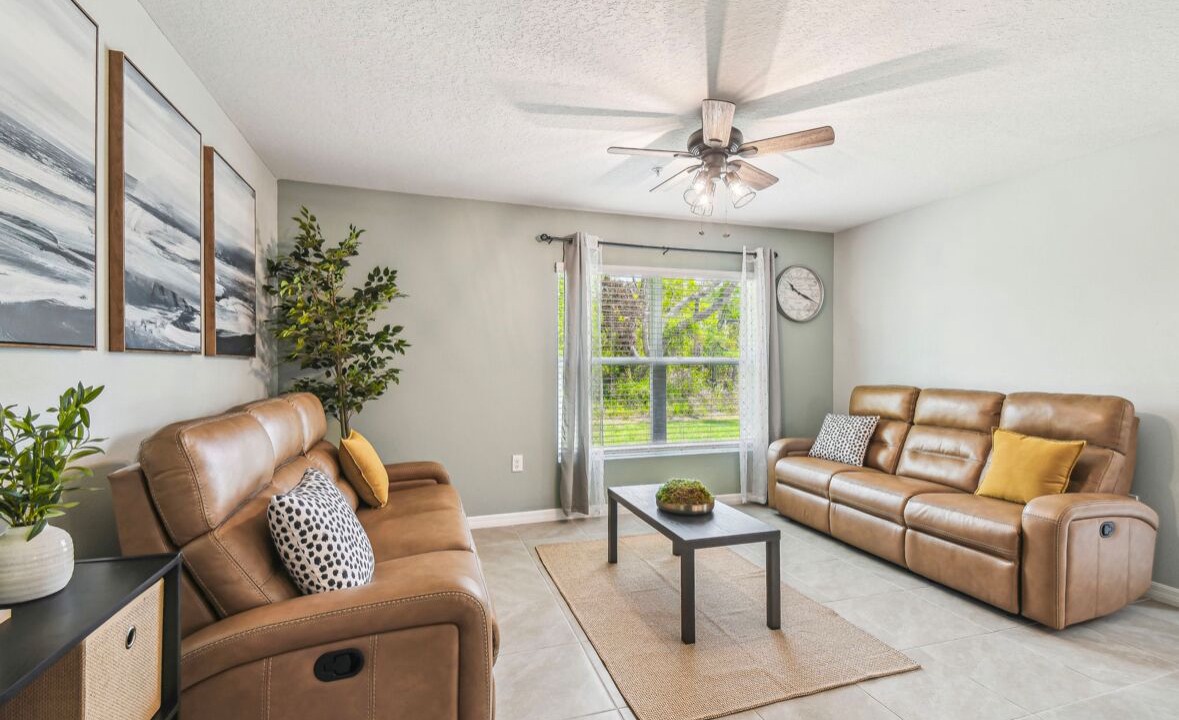 Photo of Livingroom in Forest Oaks