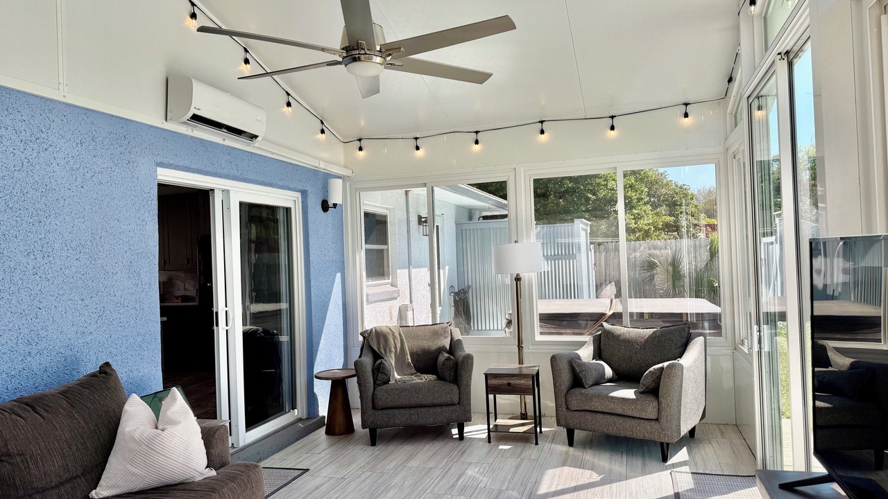 Photo of Livingroom in Dolphin's Cove