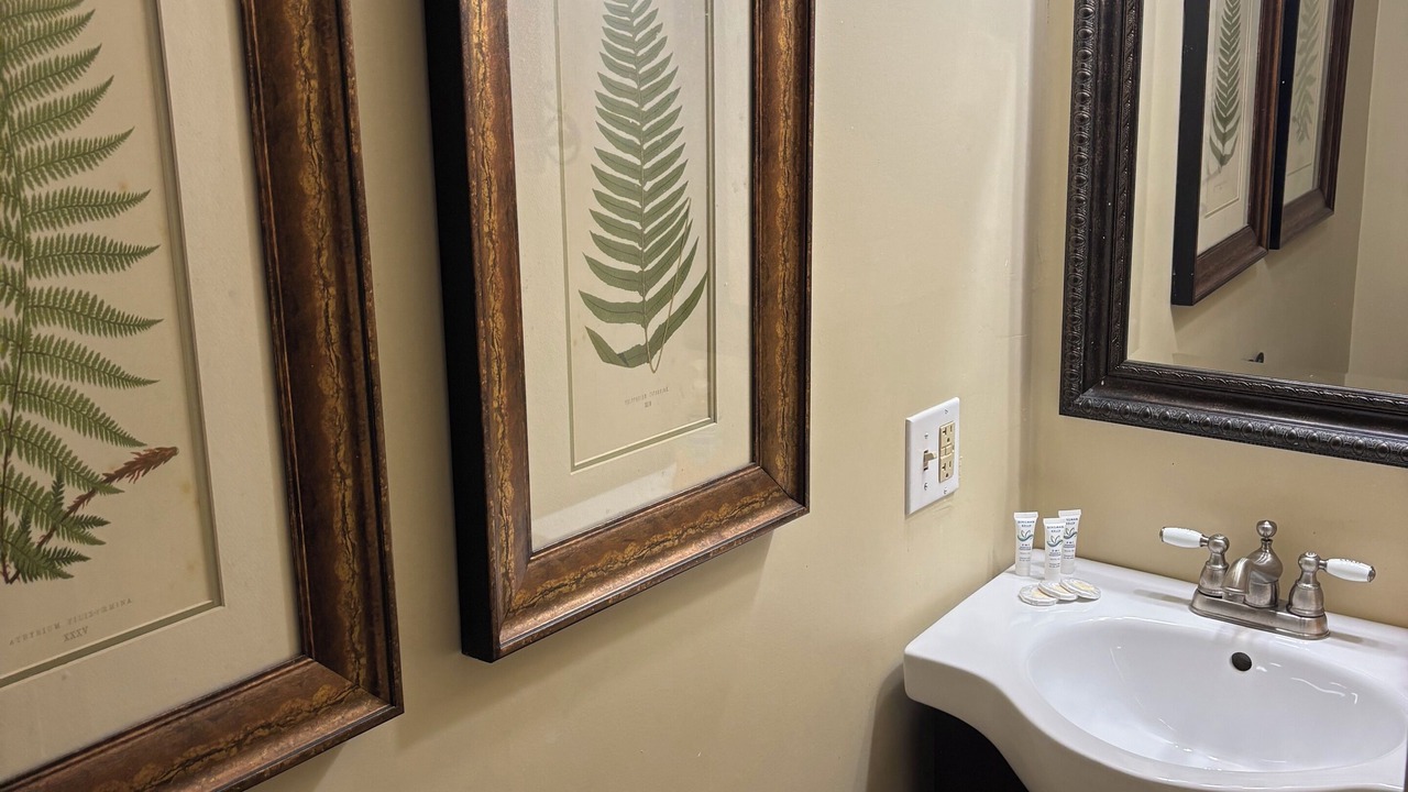 Photo of Bathroom in Hartsfield