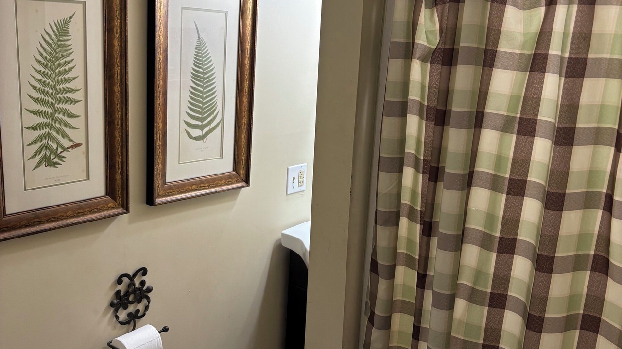Photo of Bathroom in Hartsfield