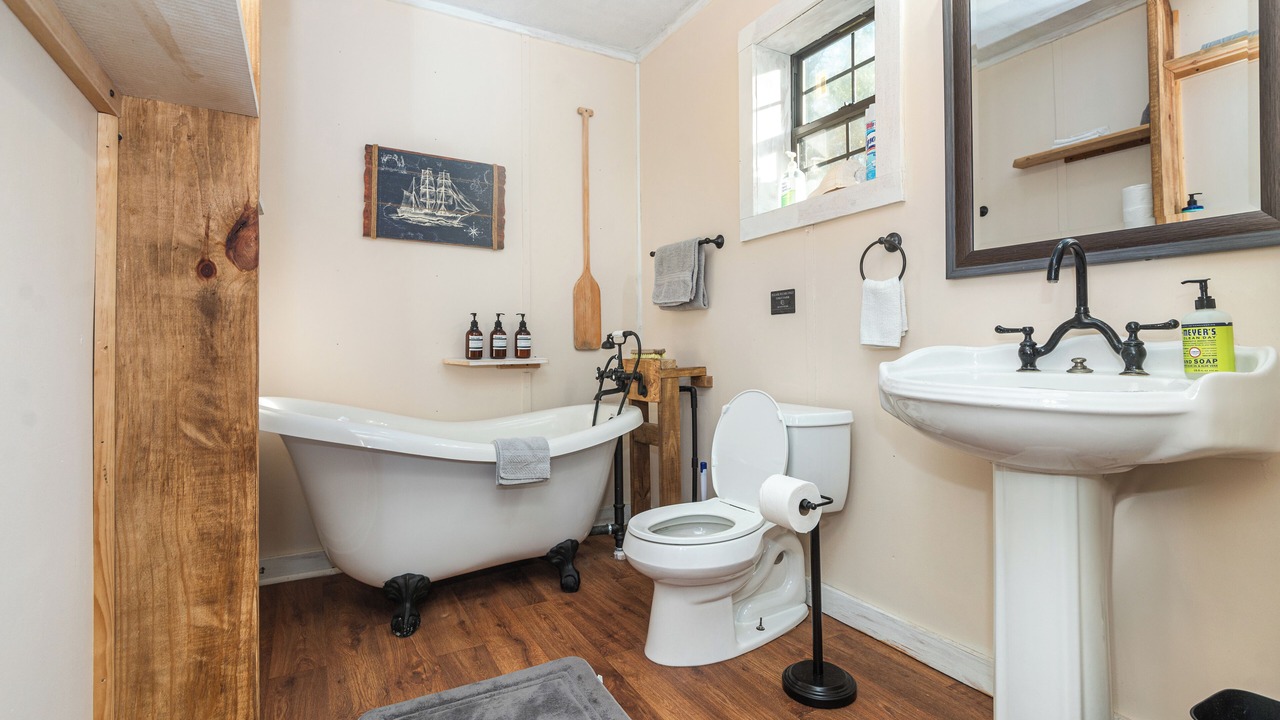 Photo of Bathroom in Marianna