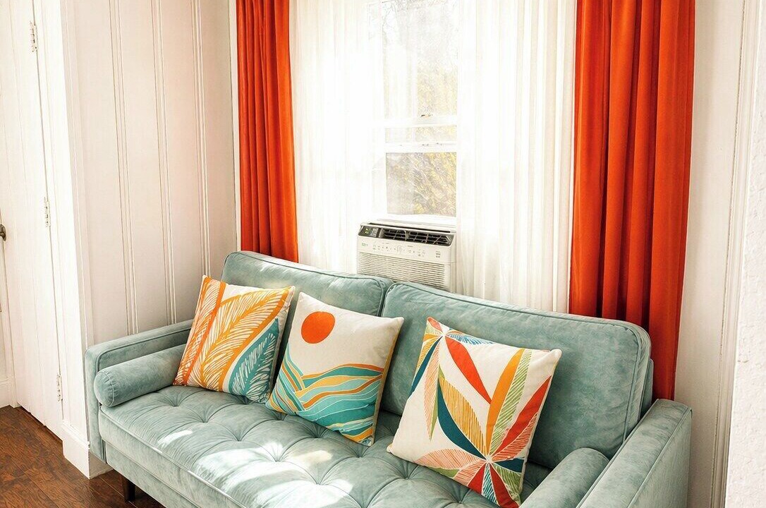 Photo of Livingroom in Historic Uptown