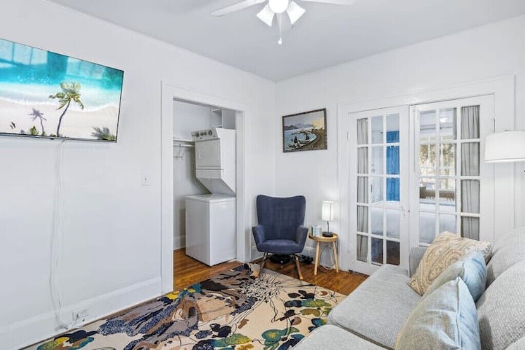 Photo of Livingroom in Historic Uptown