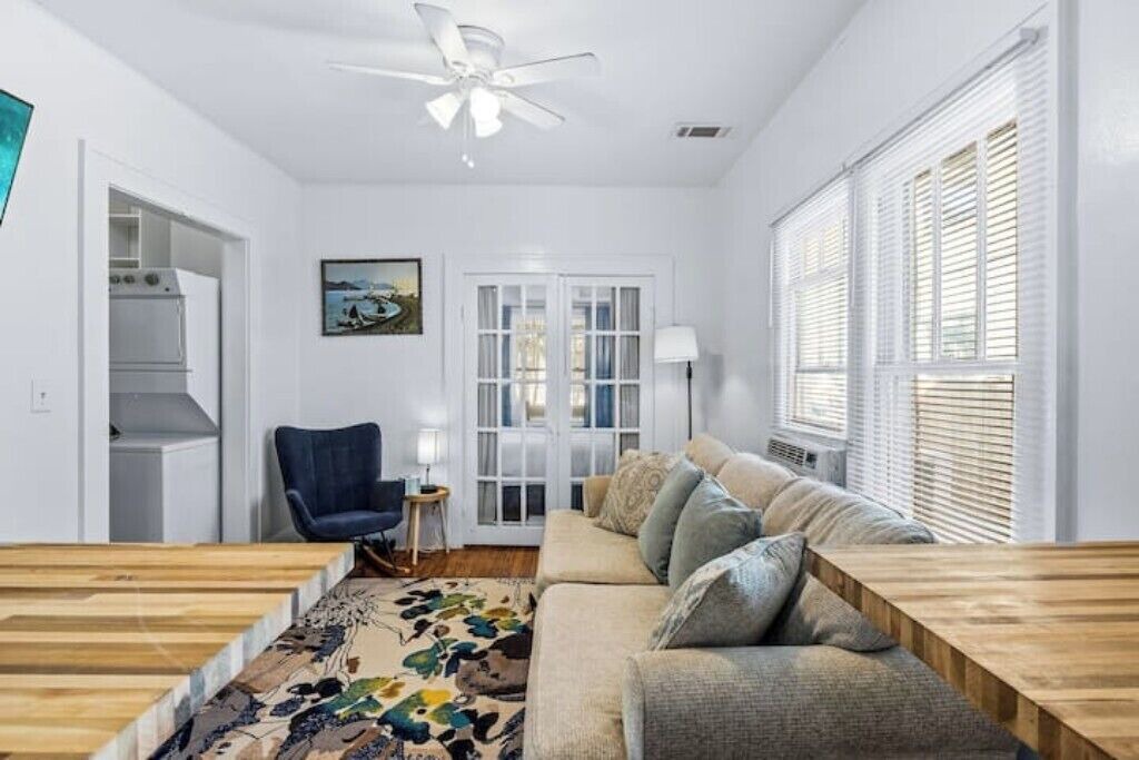 Photo of Livingroom in Historic Uptown
