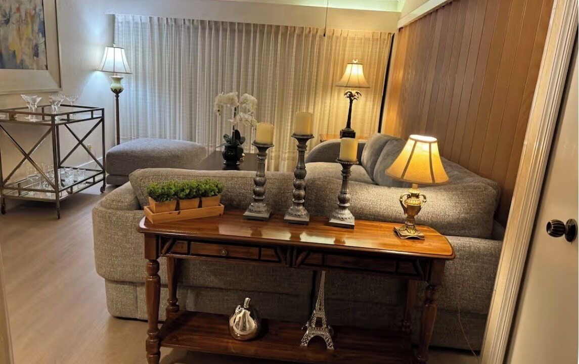 Photo of Livingroom in Lake Shore Estates