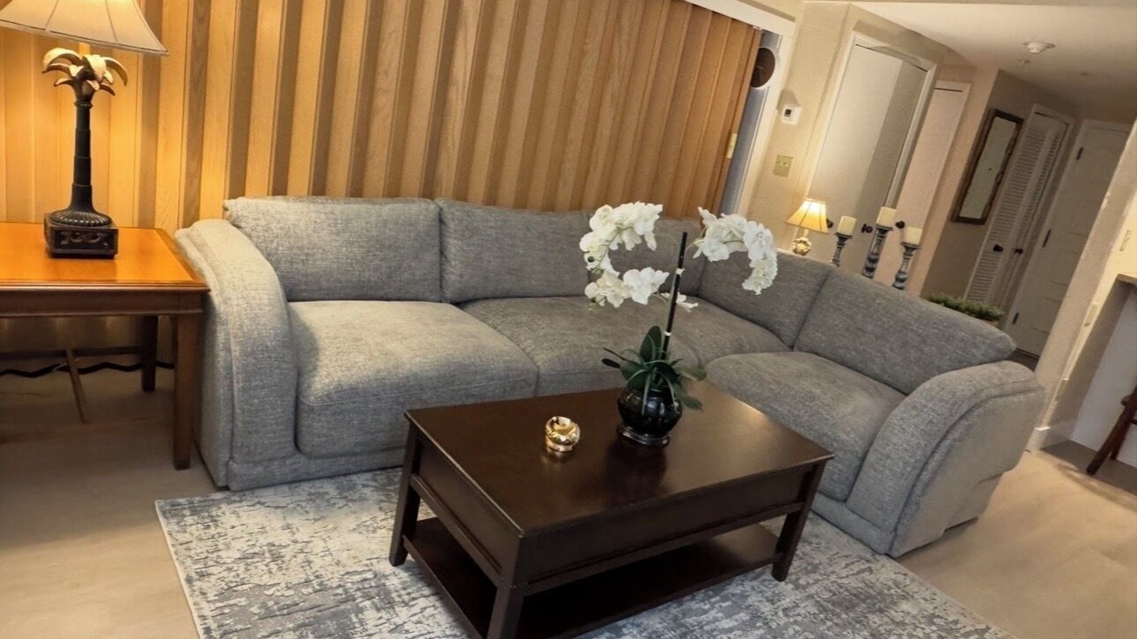 Photo of Livingroom in Lake Shore Estates