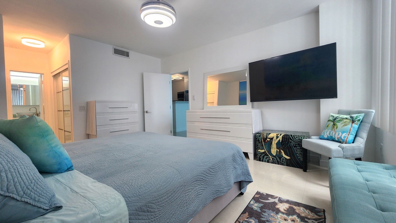Photo of Bedroom in Hollywood South Central Beach