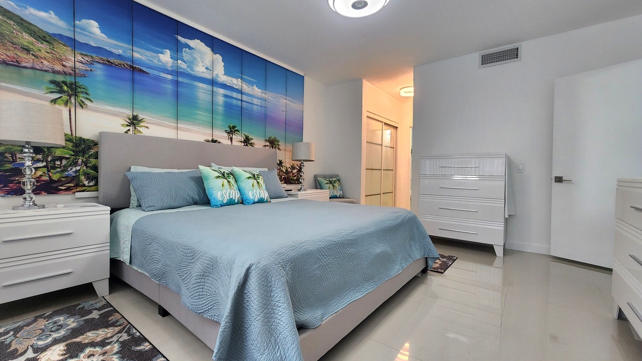 Photo of Bedroom in Hollywood South Central Beach