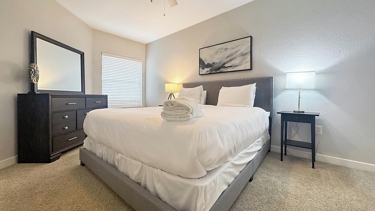 Photo of Bedroom in Carver City - Lincoln Gardens
