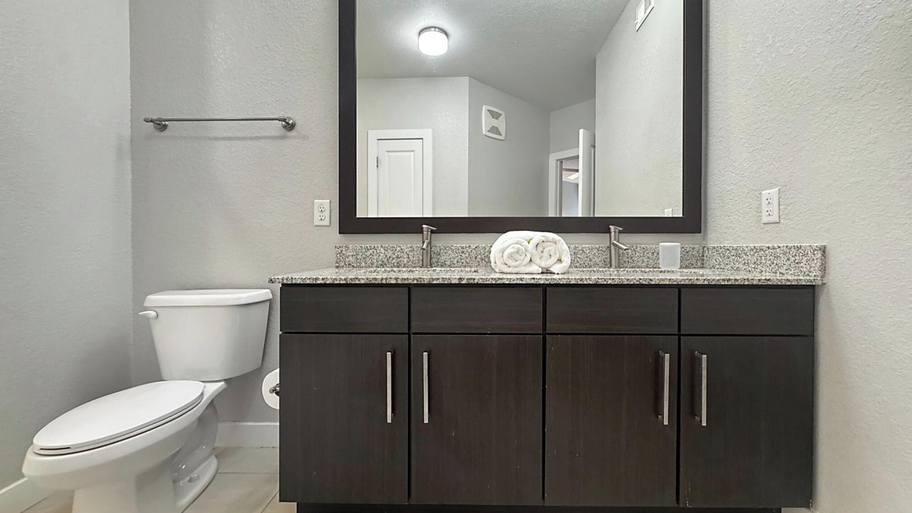 Photo of Bathroom in Carver City - Lincoln Gardens