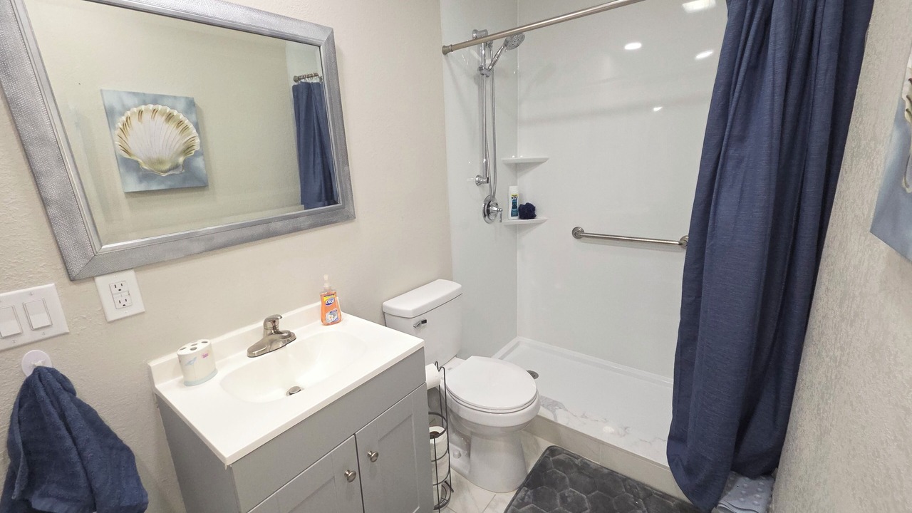 Photo of Bathroom in Lake Magdalene