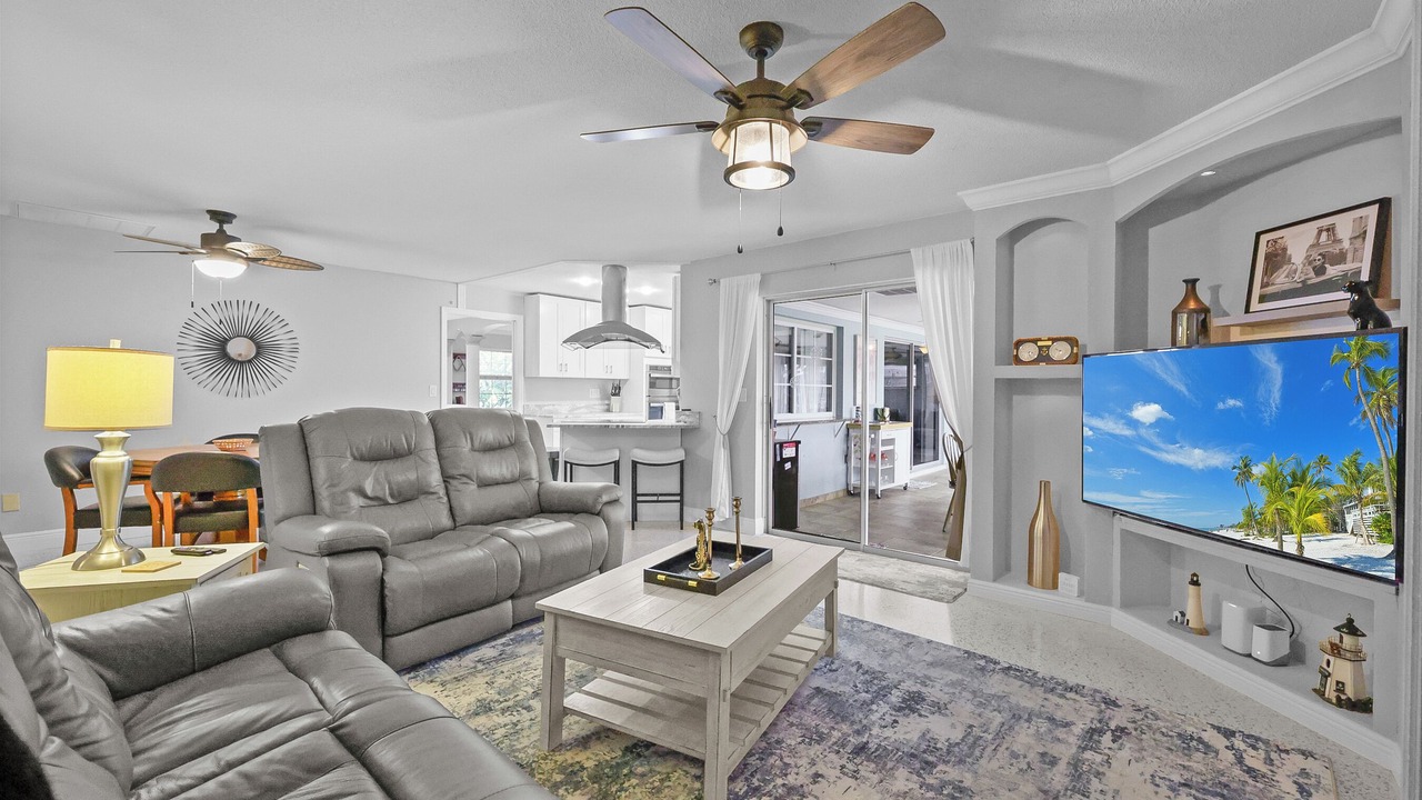 Photo of Livingroom in Caloosahatchee