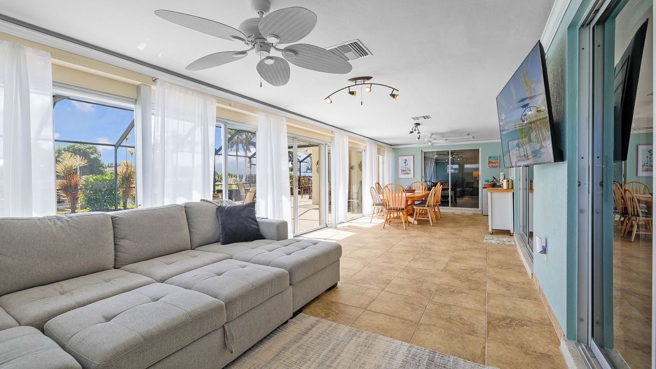 Photo of Livingroom in Caloosahatchee