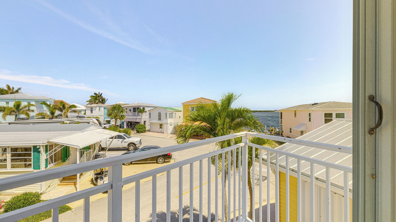 Photo of Patio Balcony in Nettles Island
