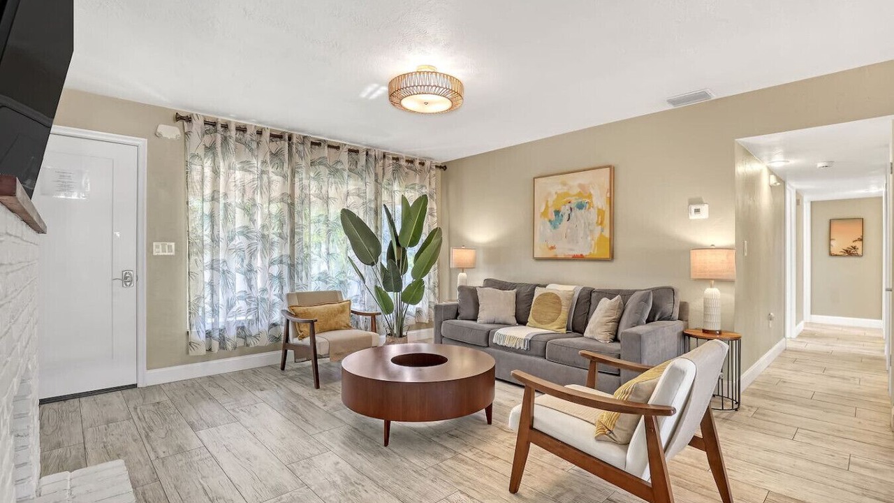 Photo of Livingroom in Cocoa Isles
